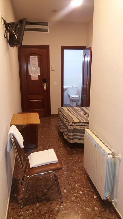 Hostal Venecia I Monzón Exterior foto